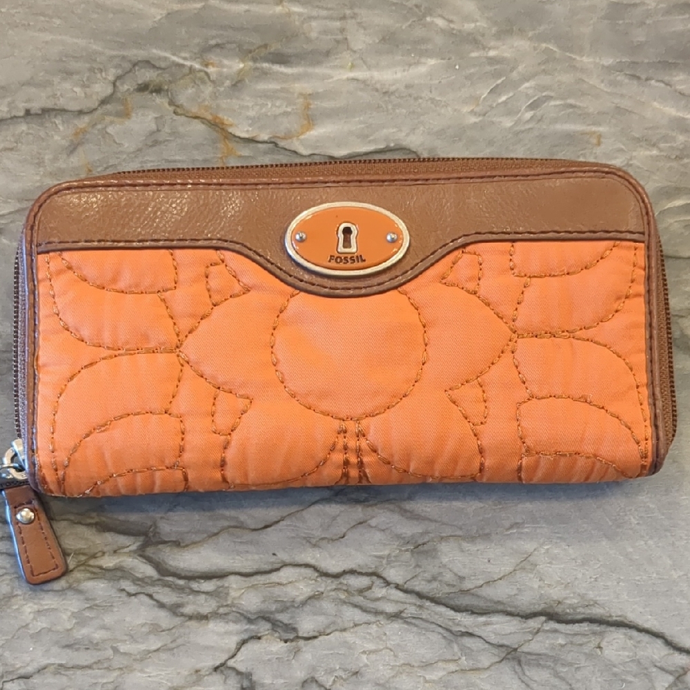 Fossil Women's Quilted Orange and Brown Wallet
